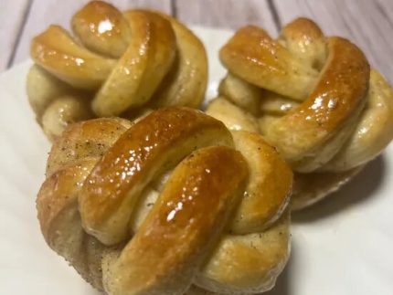 Sourdough Cardamom Rolls (4)